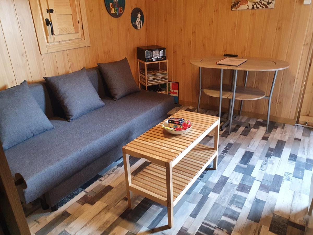 La Chocita De Invitados Hotell Vacarisas Exteriör bild