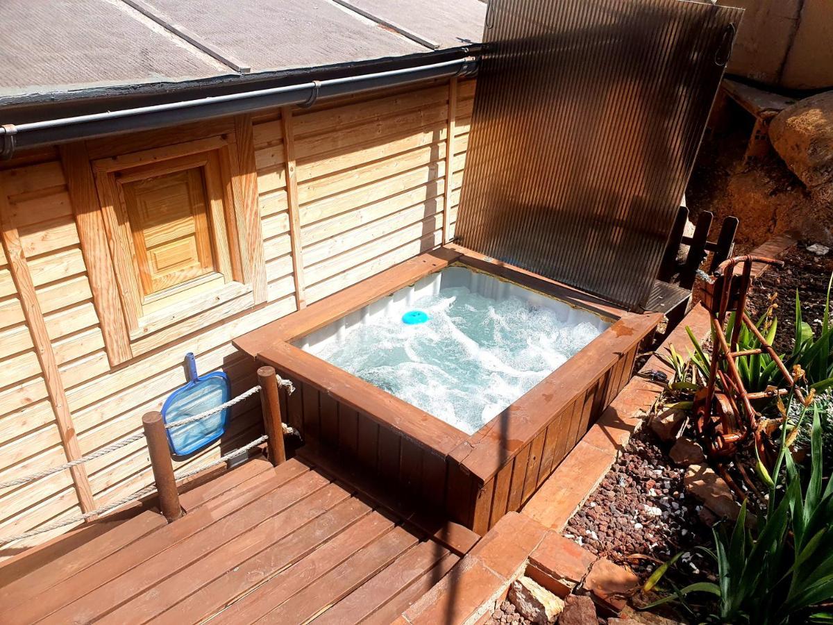 La Chocita De Invitados Hotell Vacarisas Exteriör bild